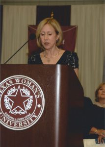 Professional Dietitian Speaker Neva Cochran presents to the Texas Woman's University commencent